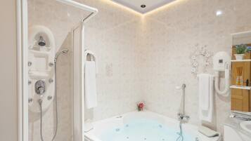 Dutxa, assecador de cabells i tovalloles