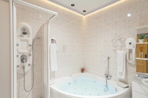 Shower, hair dryer, towels - Pensión San José (Bullas)