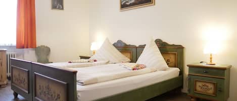 1 Schlafzimmer, Schreibtisch, Reisekinderbett, WLAN