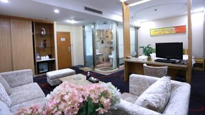 Deluxe Suite | Desk, blackout curtains, iron/ironing board (on request), free WiFi - Xi'an Feilu Business Hotel (Xi'an)