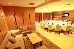 Breakfast, lunch and dinner served