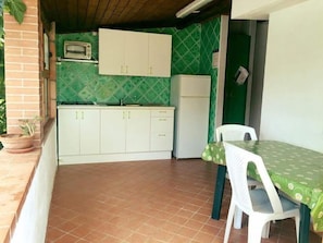 Full-sized fridge, oven, stovetop, cookware/dishes/utensils