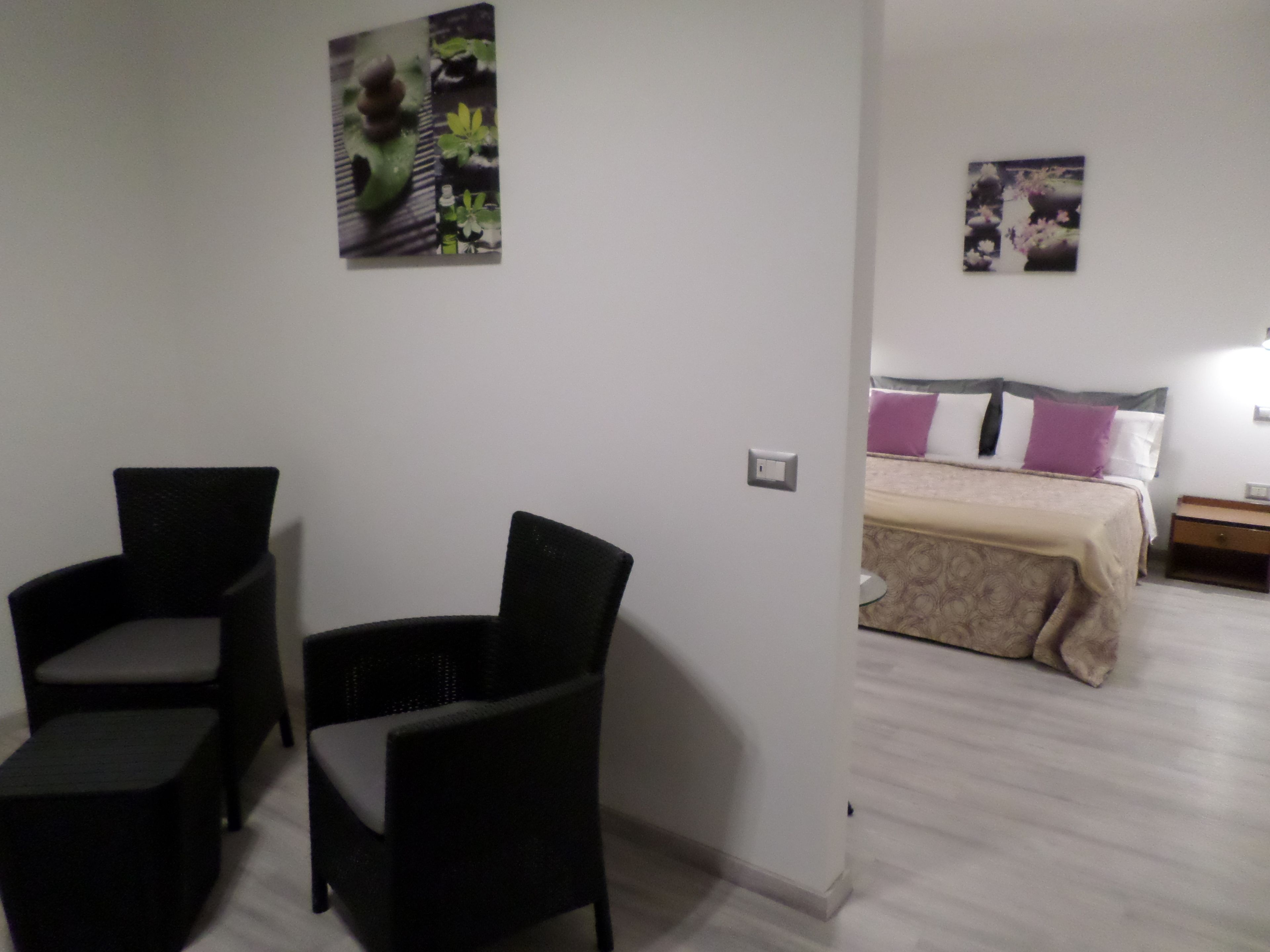 family suite, balcony, lake view | living area