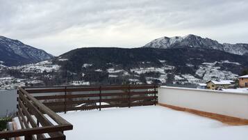 Familien-Suite, Balkon, Seeblick | Terrasse/Patio