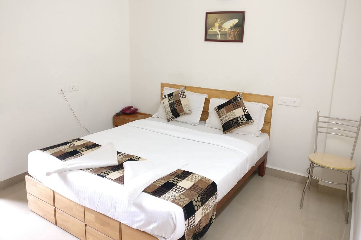 Executive Room (AC) | Premium bedding, desk, iron/ironing board, free rollaway beds