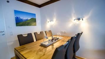 Apartment, Mountain View | Makan dalam bilik