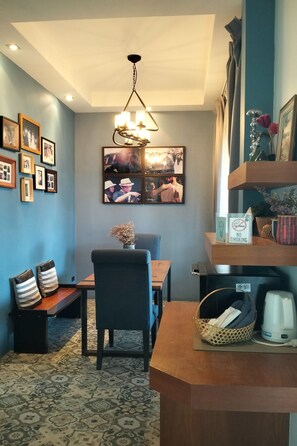 Superior Room | Desk, blackout drapes, rollaway beds, free WiFi - I-Destiny Gallery Resort (Phanat Nikhom)