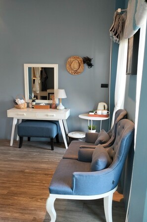 Deluxe Room | Desk, blackout drapes, rollaway beds, free WiFi - I-Destiny Gallery Resort (Phanat Nikhom)