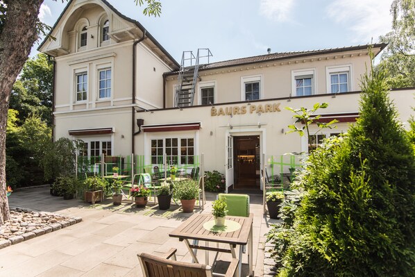 ด้านหน้าที่พัก