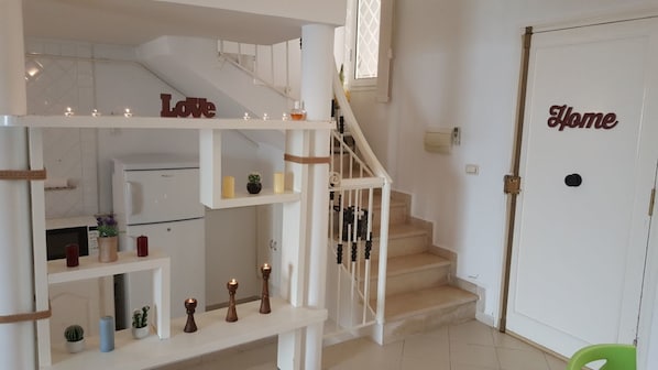 Traditional Apartment, 1 Bedroom | Living area | 32-inch flat-screen TV with satellite channels, TV - Le Cocon de Marsa Plage (La Marsa)