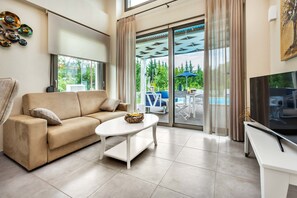 Villa, 5 Bedrooms, Private Pool | Living area