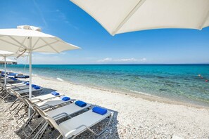 Spiaggia privata, lettini da mare, ombrelloni, snorkeling