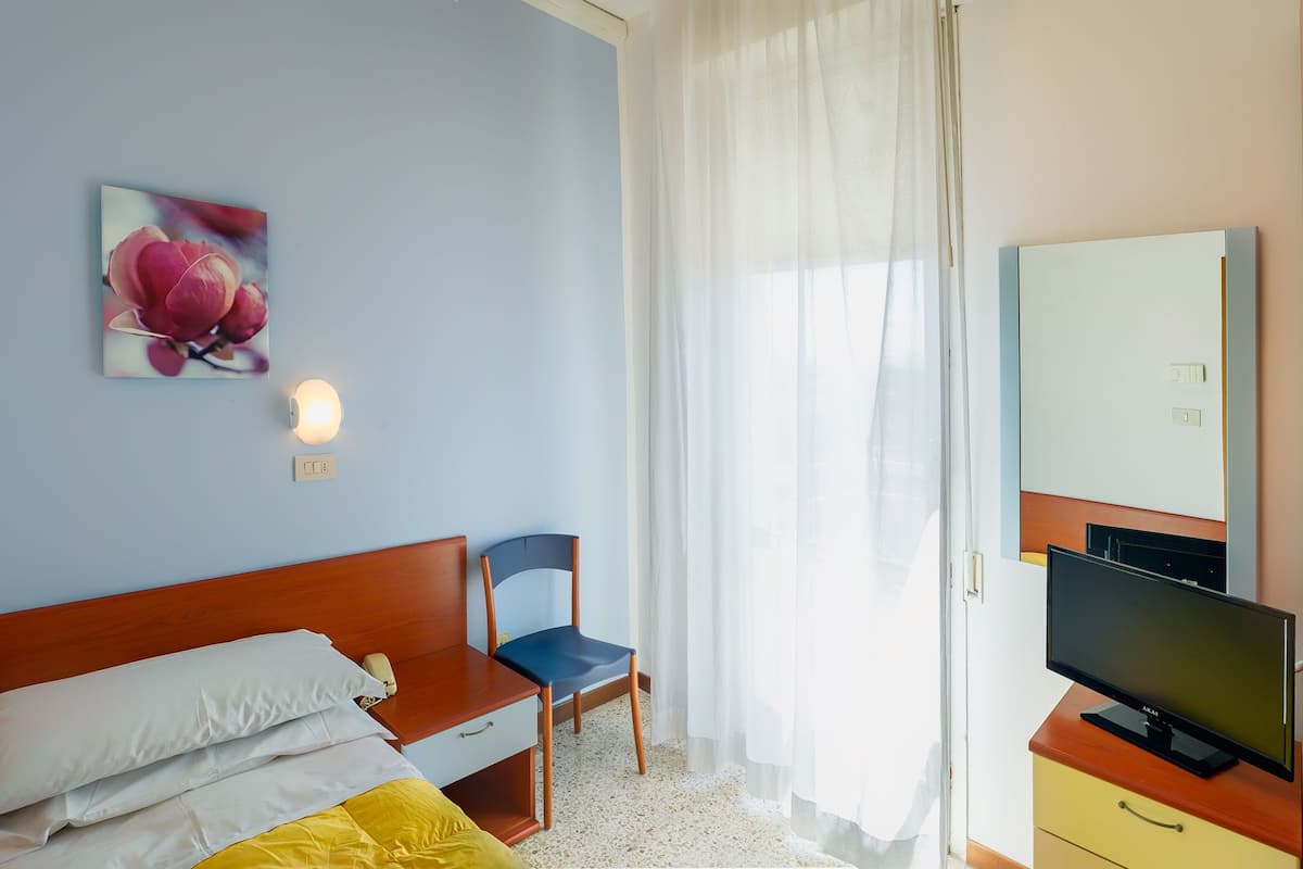 Single Room | In-room safe, desk, cots/infant beds, rollaway beds