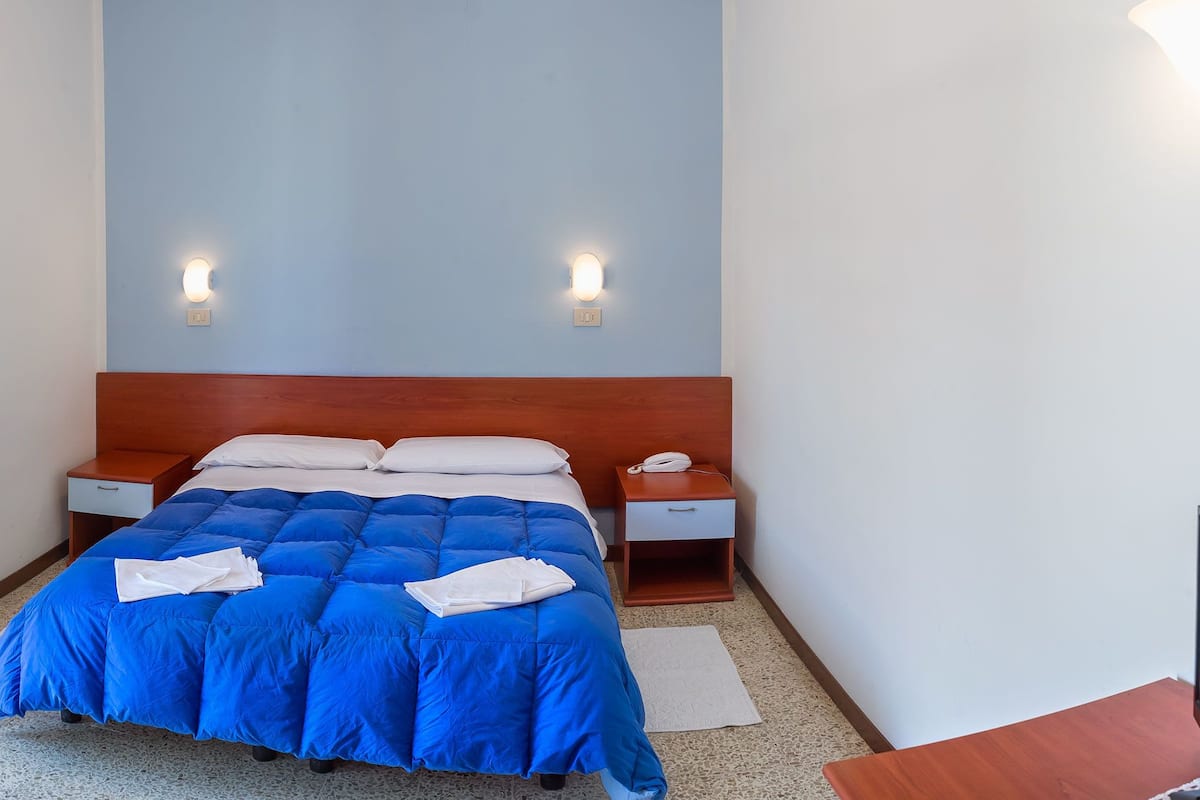 In-room safe, desk, cots/infant beds, rollaway beds