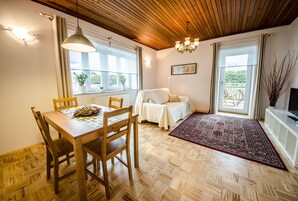 Traditional Apartment | In-room dining