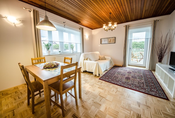 Traditional Apartment | In-room dining - Apartments Vila Marjetica (Bled)