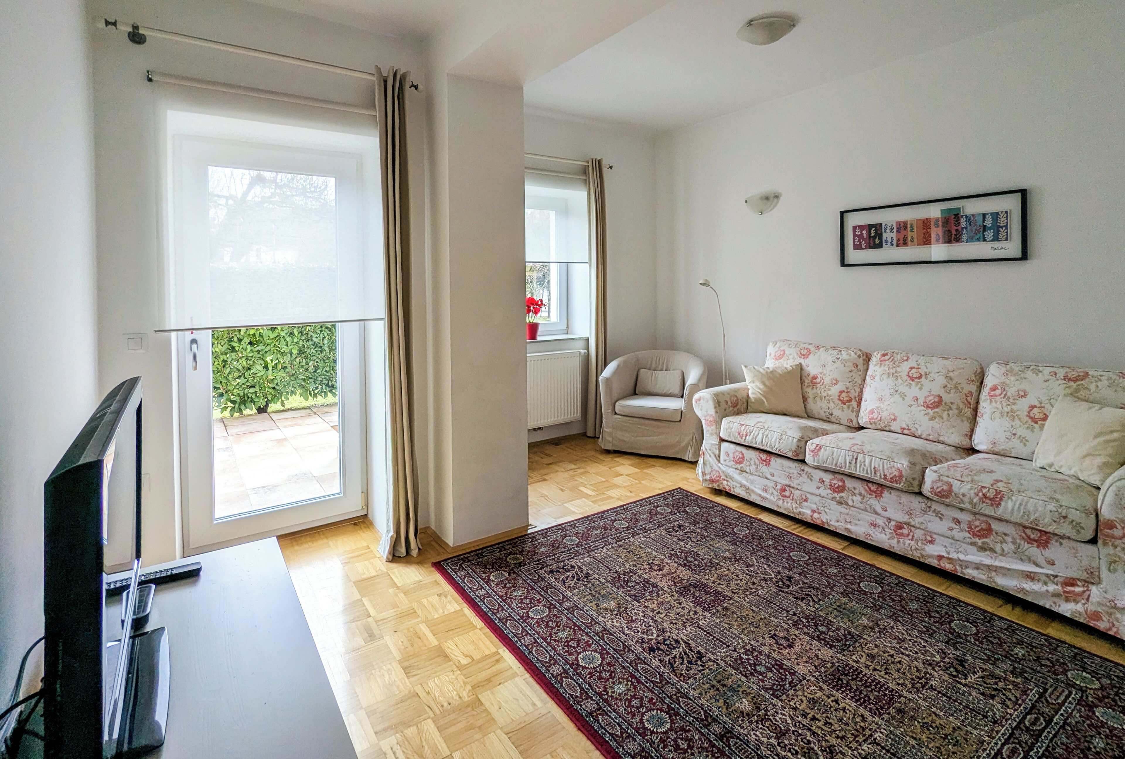 Grand Apartment | Living room | 95-cm LCD TV with digital channels, TV