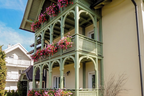 Traditional Apartment | Terrace/patio
