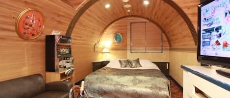 Double Room, Smoking | Minibar, soundproofing, free WiFi, bed sheets