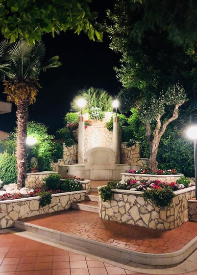 Yellow Park Hotel