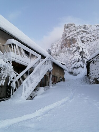 Cosy mountain gîte. Superdévoluy ski resort 13 km away. Magnificent view
