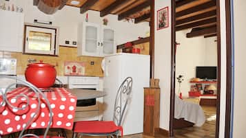 冰箱、微波炉、烤箱、炉灶