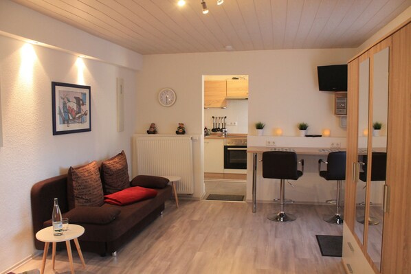 舒适公寓, 多间卧室, 花园景观, 花园 | 起居区 | 平板电视