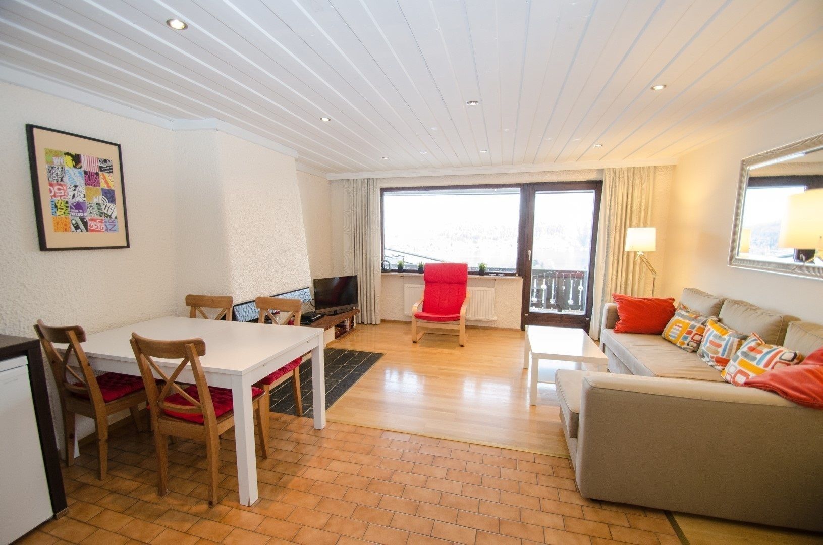 Apartment (THE GOOD VIEW II) | Wohnzimmer | Flachbildfernseher, DVD-Player