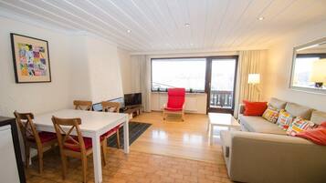 Apartment (THE GOOD VIEW II) | Wohnzimmer | Flachbildfernseher, DVD-Player