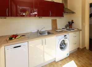 Refrigerador, microondas, horno, lavavajillas