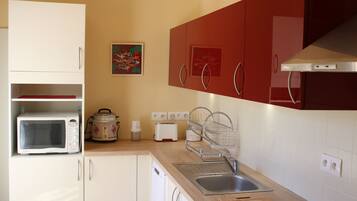 Réfrigérateur, micro-ondes, four, lave-vaisselle