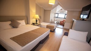 A hotel room with two beds, a desk, a chair, and a television. - Hotel Simsek (Edirne)