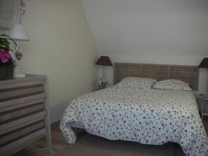 2 室のベッドルーム、アイロン / アイロン台、WiFi (無料)