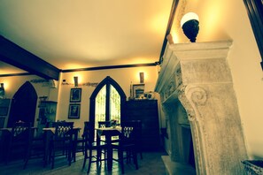 Fireplace - La Quercia Antica B&B (San Cipriano Picentino)