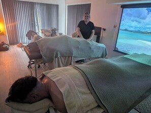 Urutan tisu mendalam, urutan Sweden, perkhidmatan urut 