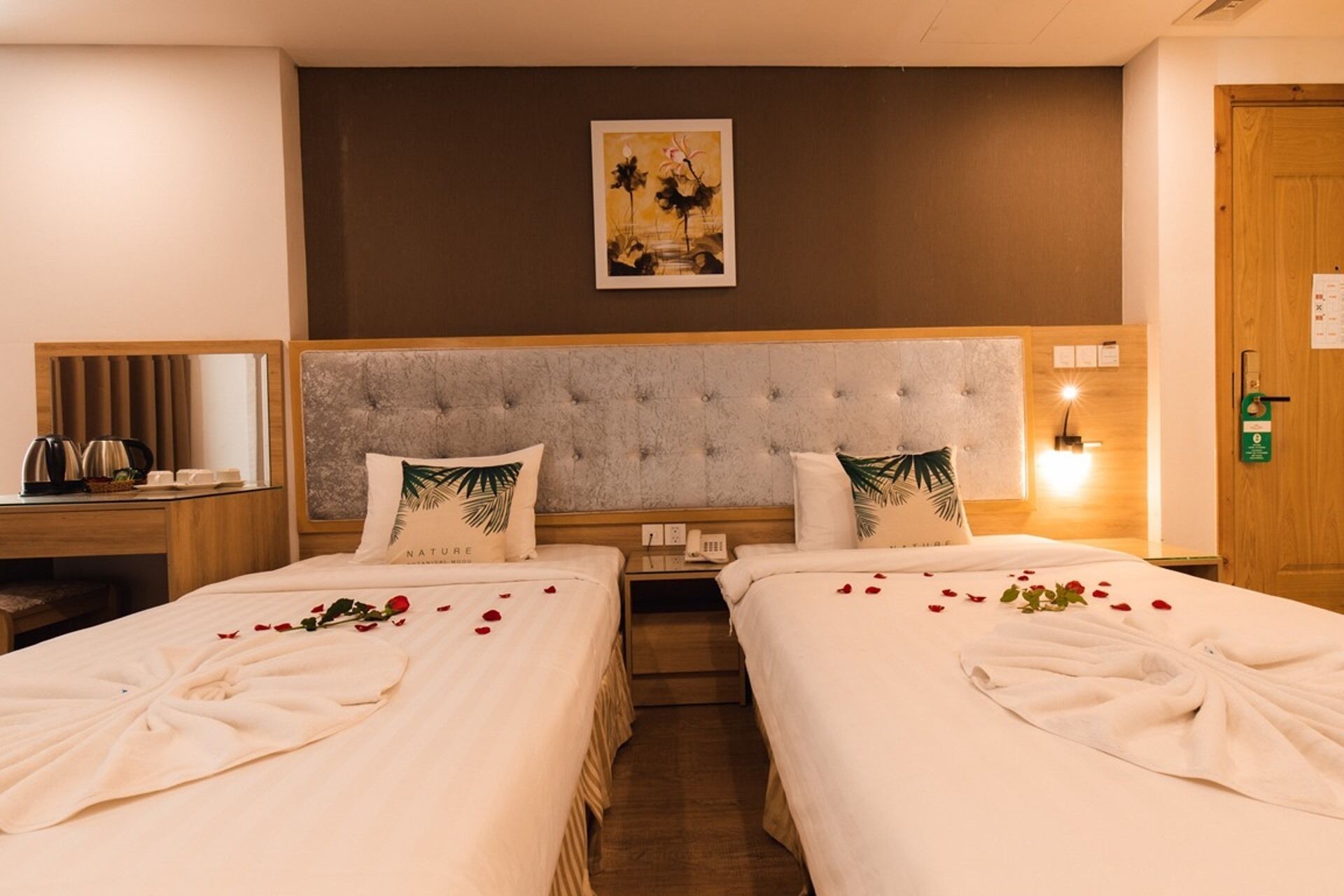 deluxe twin room | 1 bedroom, minibar, in-room safe, desk