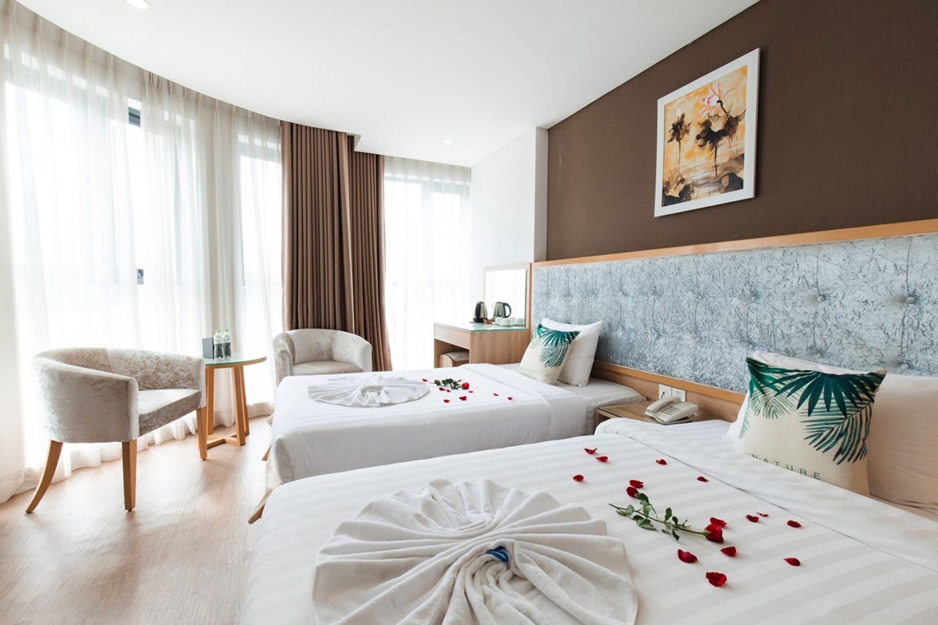 deluxe twin room | 1 bedroom, minibar, in-room safe, desk