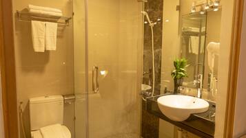 Deluxe Double Room | Bilik Mandi | Pancuran mandi, kelengkapan dandanan diri percuma, pengering rambut