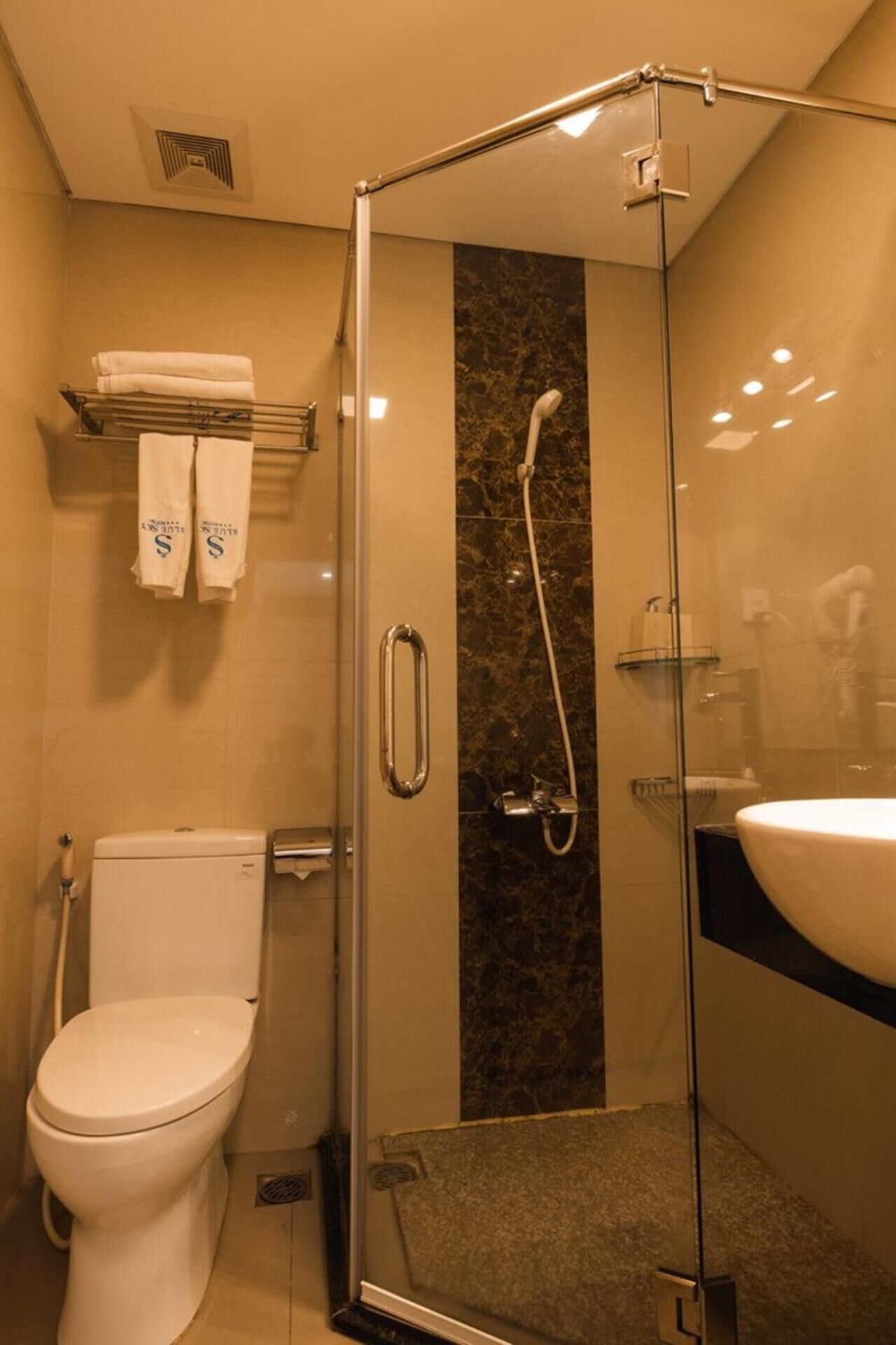 shower, free toiletries, hair dryer, slippers