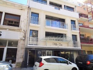 Exterior - Charming 2BR in Central Arcachon with Parking, WiFi & Balcony (Arcachon)