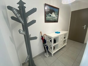 Interior - Charming 2BR in Central Arcachon with Parking, WiFi & Balcony (Arcachon)