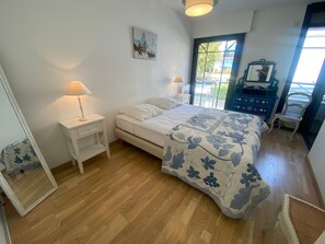 2 bedrooms, free WiFi - Charming 2BR in Central Arcachon with Parking, WiFi & Balcony (Arcachon)