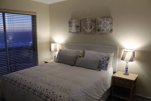 Nautica 605 | 1 bedroom, premium bedding, iron/ironing board, free WiFi - Stay Spectacular (Cape Town)