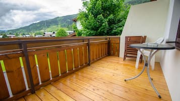 Deluxe Studio (Top 12) | Balcony