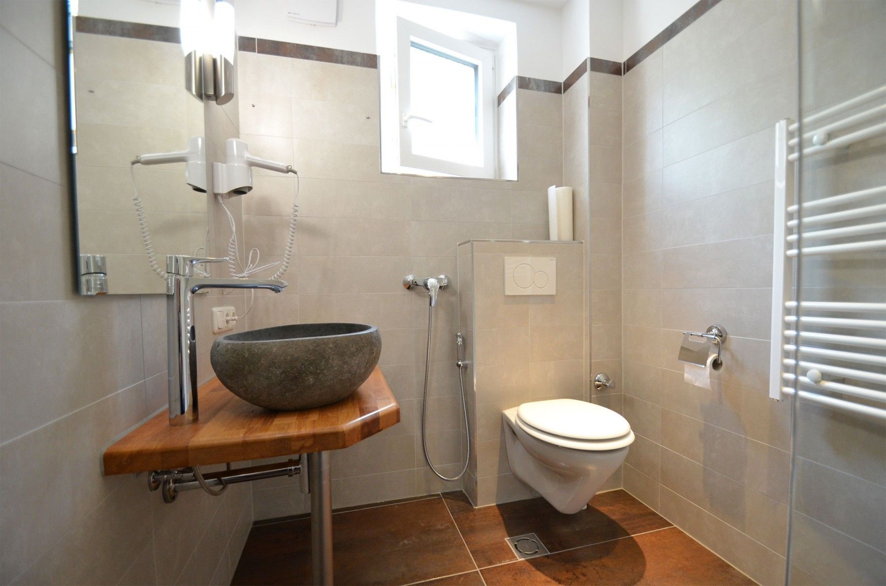 Deluxe Studio (Top 12) | Bathroom