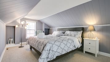 3 bedrooms, desk, iron/ironing board, travel crib