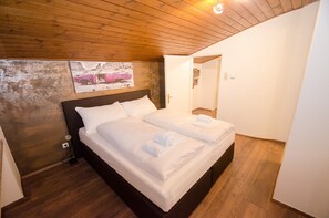 Penthouse, 2 phòng ngủ, quang cảnh núi (incl. 95€ + 12€ pp service fee) | 2 phòng ngủ, bàn, bàn ủi/dụng cụ ủi quần áo 