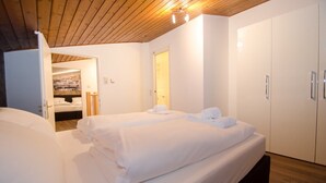 Appartement Penthouse, 2 chambres, vue sur la montagne (incl. 95€ + 12€ pp service fee) | 2 chambres, bureau, fer et planche à repasser, lit de bébé (supplément)