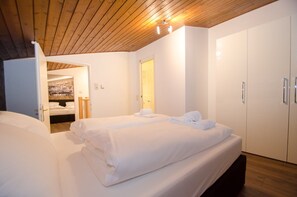 Penthouse, 2 Bedrooms, Mountain View (incl. 95€ + 12€ pp service fee) | 2 bedrooms, desk, iron/ironing board, cribs/infant beds