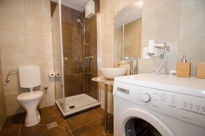 펜트하우스, 침실 2개, 산 전망 (incl. 95€ + 12€ pp service fee) | 욕실 | 샤워 시설, 헤어드라이어